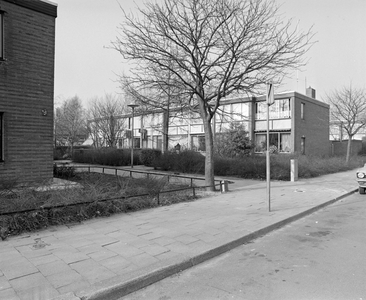 884753 Gezicht op het huizenblok Jan van Zutphenlaan 38-48 te Utrecht.